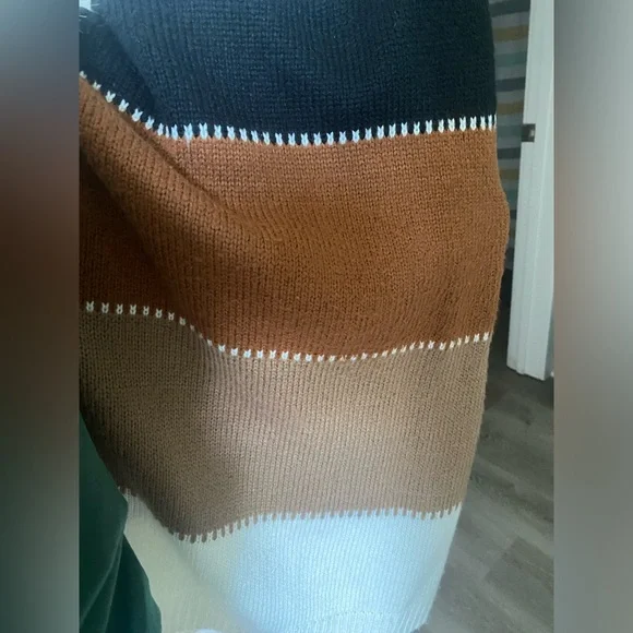 Colorblock Crew Neck Sweater - Picture 2 of 4